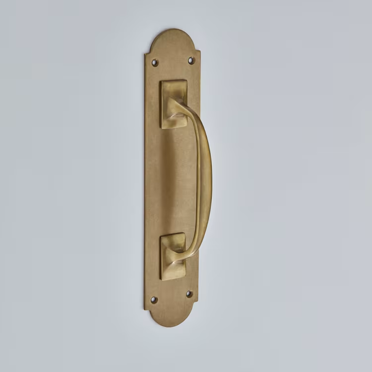 Pull Handle On Shaped Plate