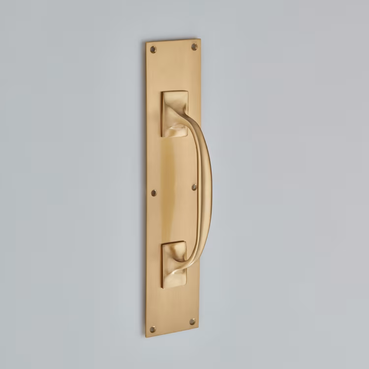 Pull Handle On Plate