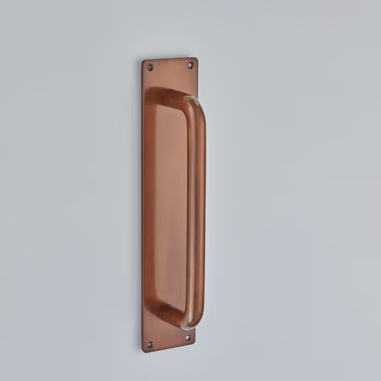 Pull Handle On Plate