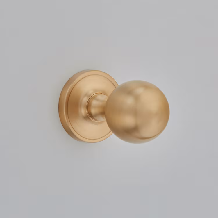 Large Ball Knob on Reeded Edge Covered Rose