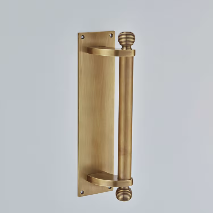 Pull Handle On Plate