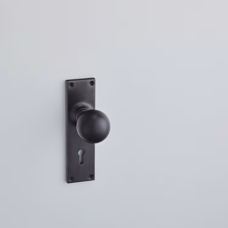 Ball Knob On 6" Bathroom Backplate