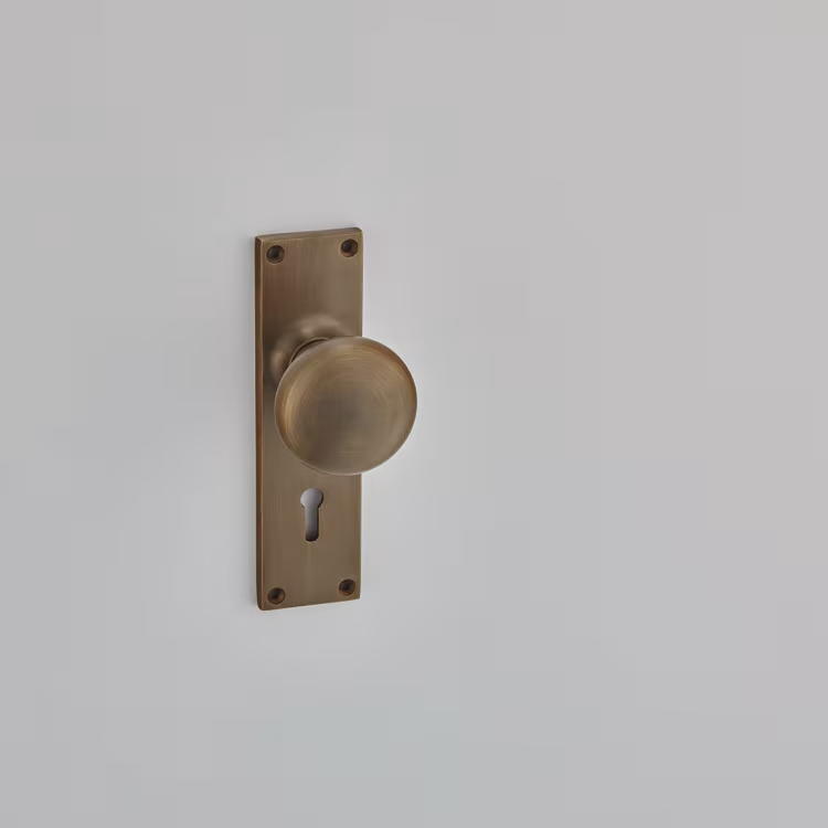 Cushion Knob on 6" Backplate