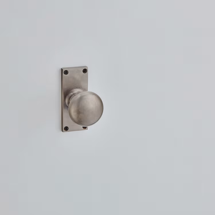 Cushion Knob On 4" Backplate