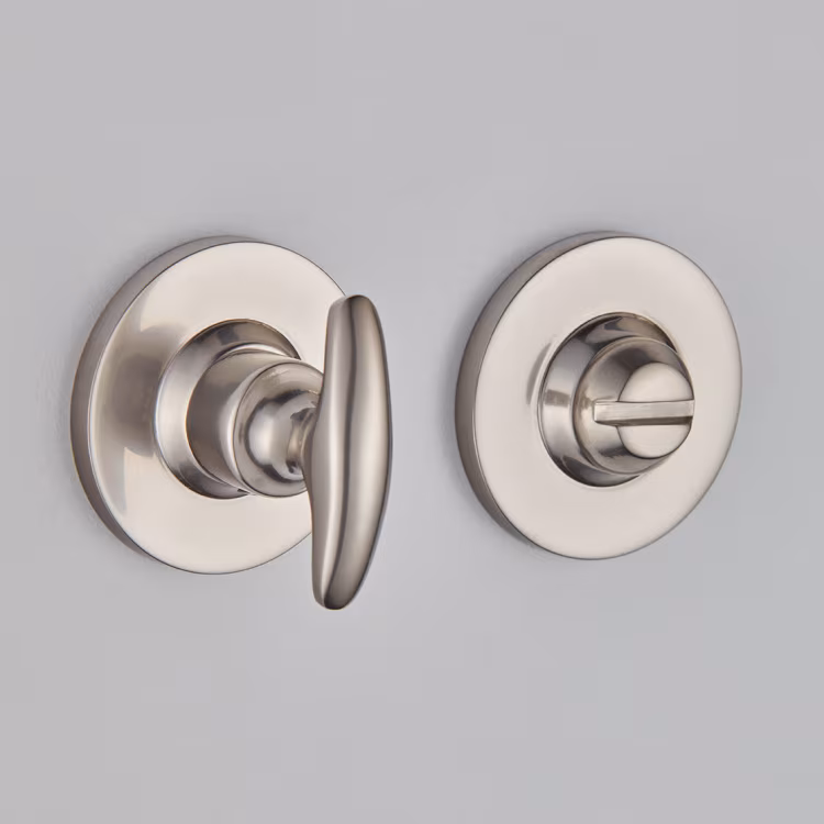 Curved Turn And Release On Plain Covered Rose
