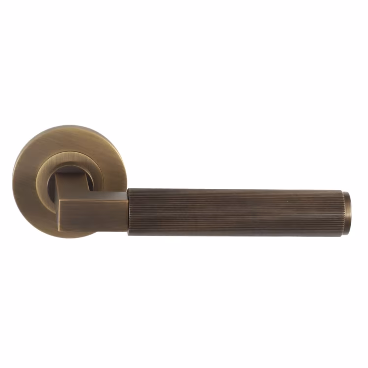 Hurricane Reeded Lever on Round Rose