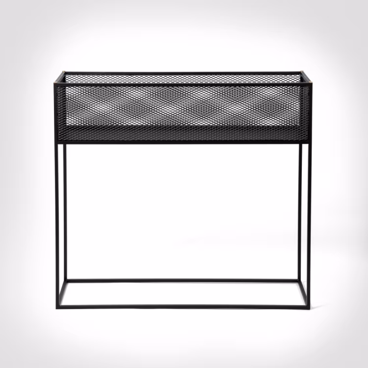 bp_meshed_planter_brass_front_vignette_web