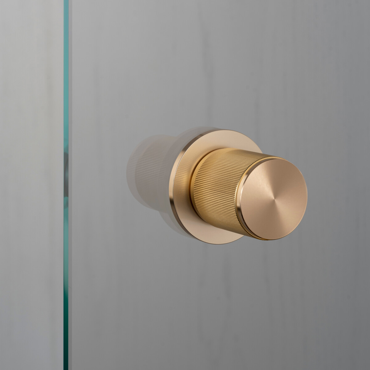 Door-knob_Fixed_Linear_single-sided_Glass_brass_A1_Web