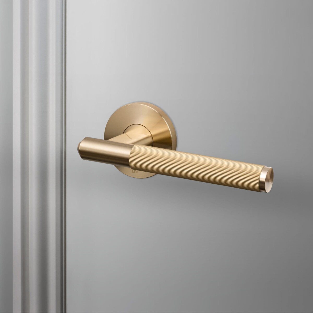 ROW_Door-handle_Linear_Brass_A1_Web_Square-2048×2048