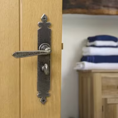 Pewter Cromwell Lever Bathroom Set - Image 3