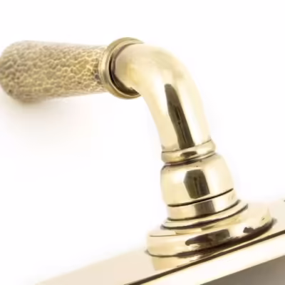 Aged Brass Hammered Newbury Lever Lock Set - Image 4