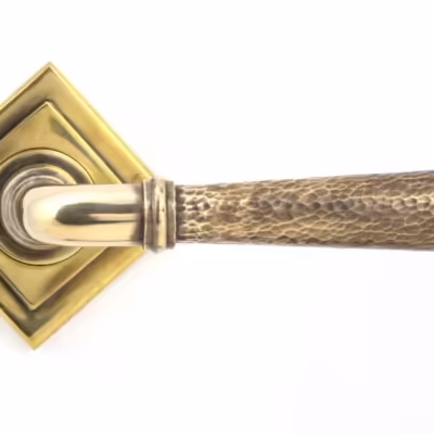 Aged Brass Hammered Newbury Lever on Rose Set (Square) - Unsprung - Image 3