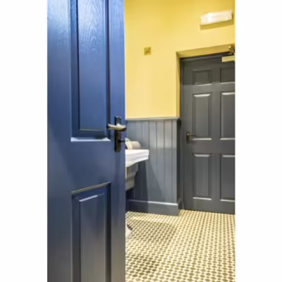 Beeswax Straight Lever Bathroom Set - Image 4