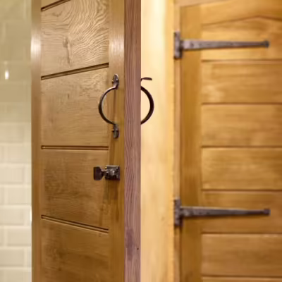 Beeswax 4" Cranked Door Bolt - Image 3