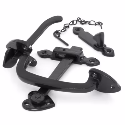 Black Cast Thumblatch Set with Chain