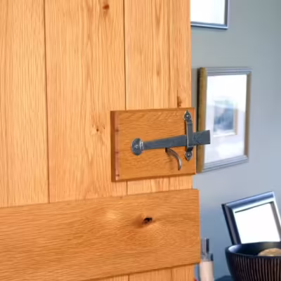 Pewter Gothic Screw on Staple - Image 3