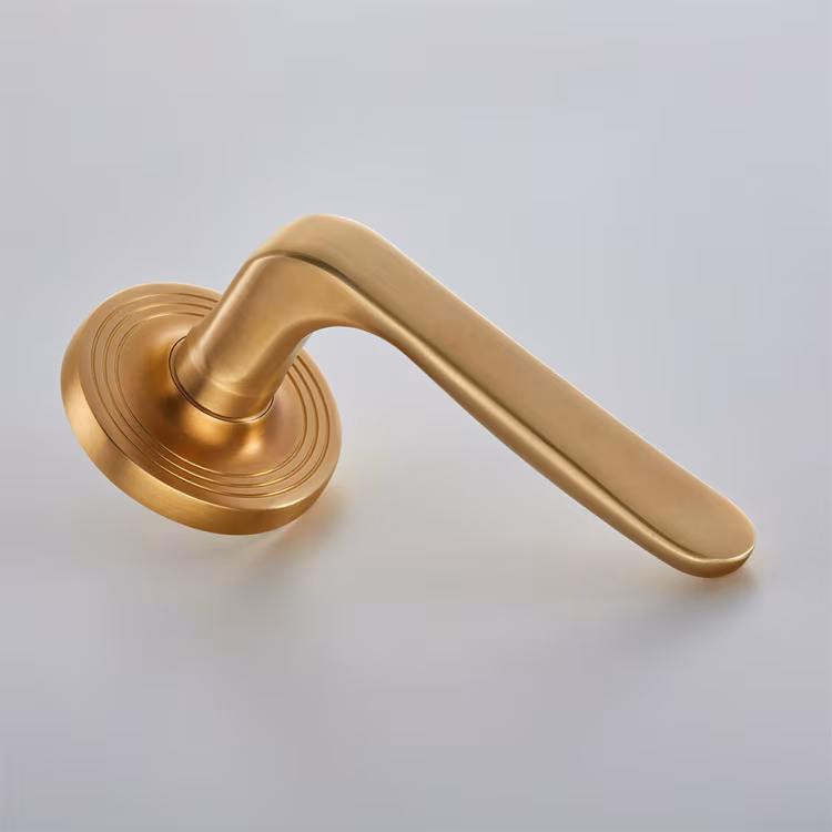 Garde Door Handle on 65mm Reeded Covered Rose