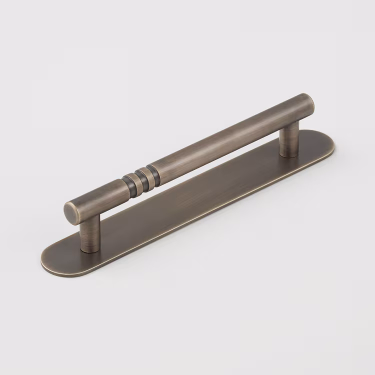 Legacy Cabinet Handle & Backplate