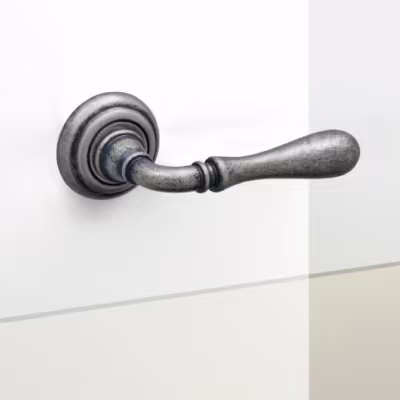 Gou Lever Handle on Round Rose
