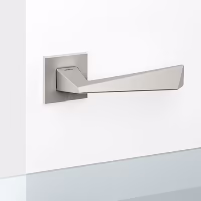 Piramid Lever Handle on Square Rose