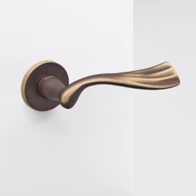 River Lever Handle on Round Rose