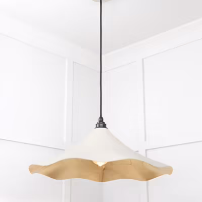 Smooth Brass Flora Pendant in Teasel - Image 4