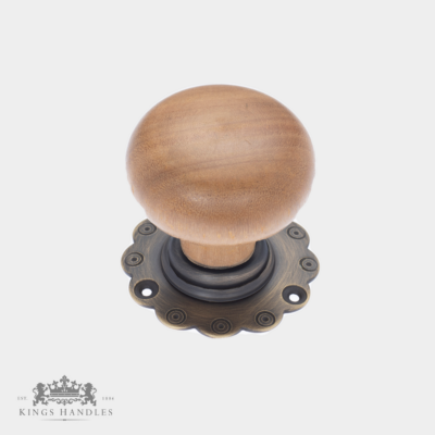 Oak Bun with Antique Brass Backplate (A OBU) - Image 1