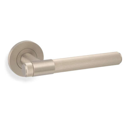 Kingston Reeded lever on Round Rose - AW242 - Image 4